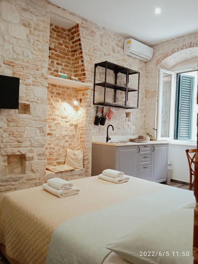 Rooms And Apartments Djanovic Spalato Esterno foto