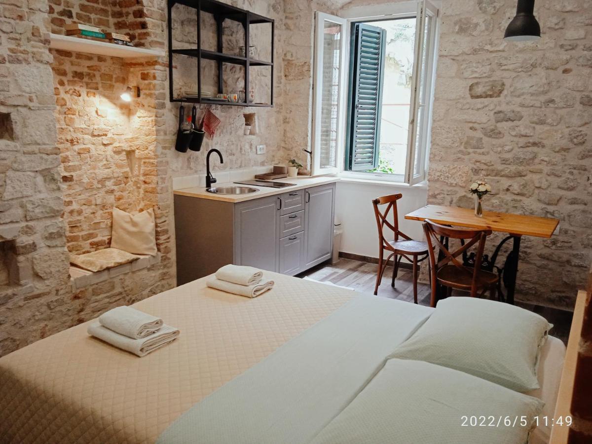 Rooms And Apartments Djanovic Spalato Esterno foto